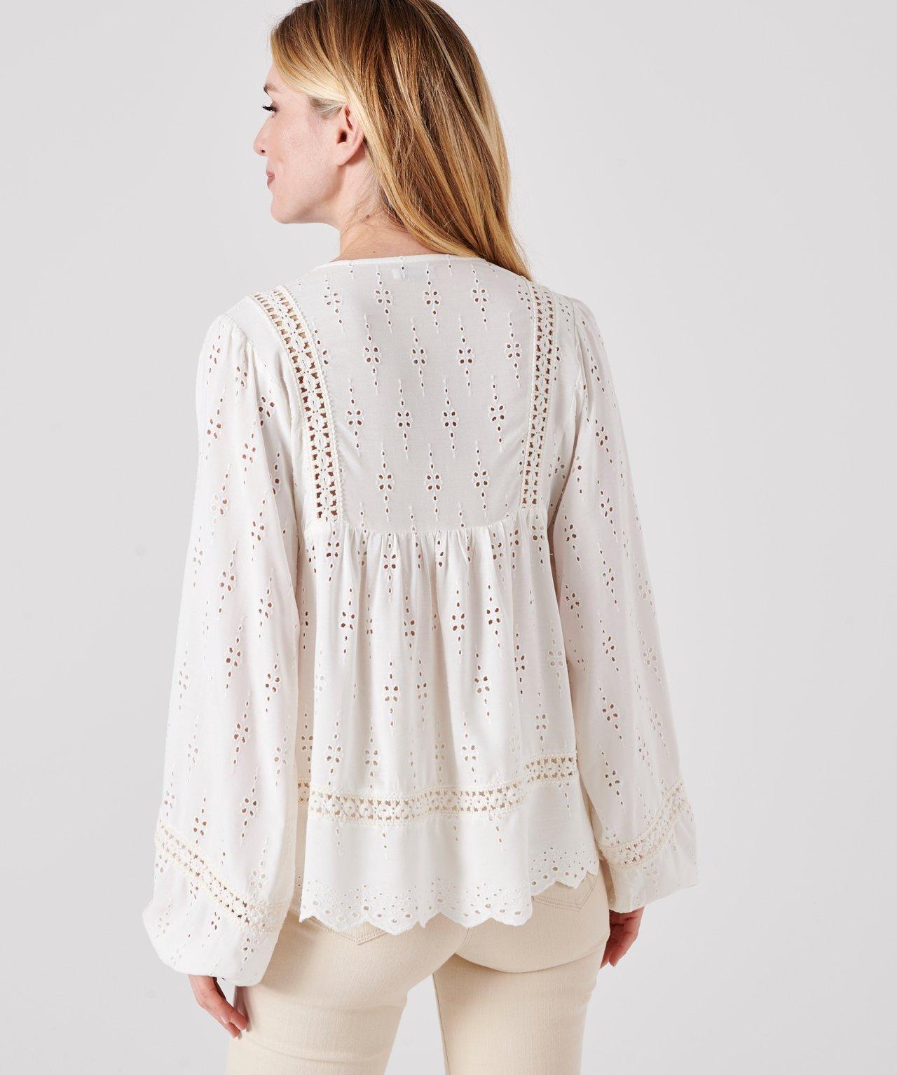 Damart  Blouse broderie anglaise. 