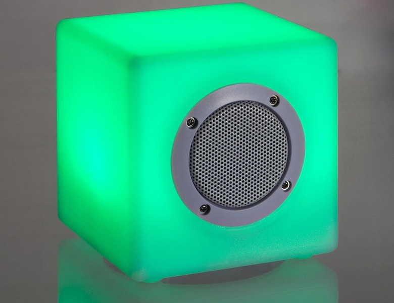 mutoni  Lampada LED cubo altoparlante PE 15x15 