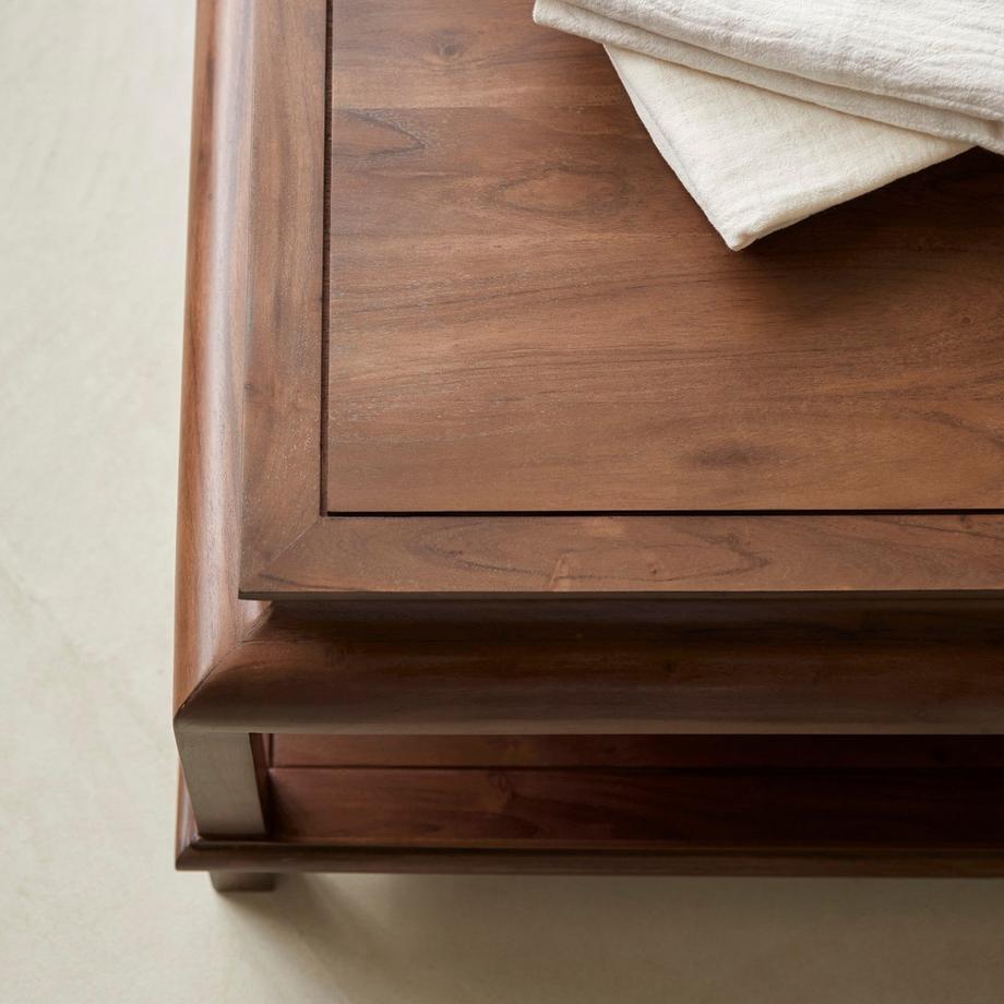 Tikamoon Table basse carrée en acacia massif Achille  