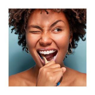 Colgate MAX WHITE MEDIUM Max White Brosse À Dents Medium, Pour Des Dents Naturellement Blanches 