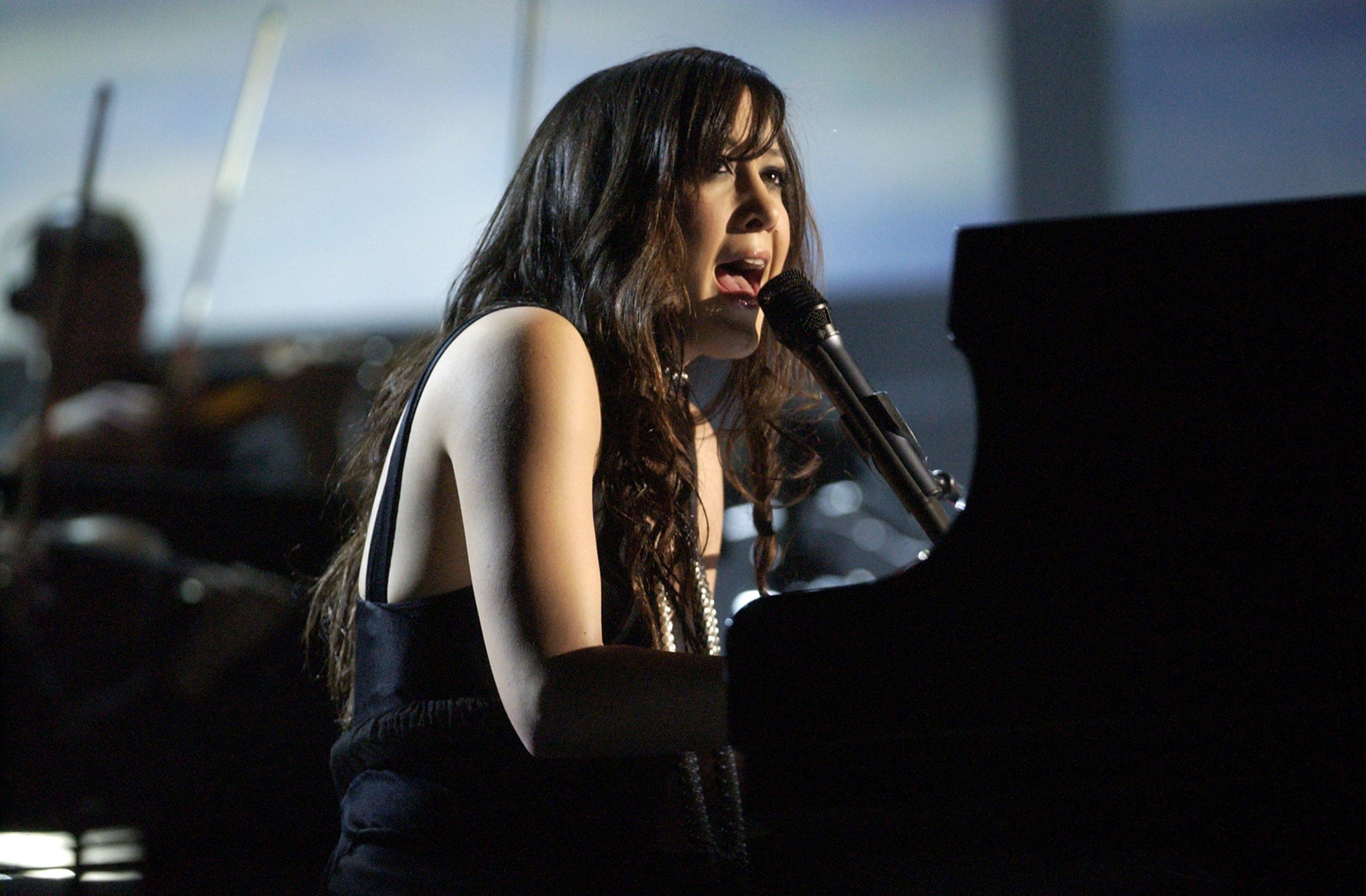 For The Record: How Vanessa Carlton's "A Thousand Miles" Has Transcended  Genre And Culture | GRAMMY.com