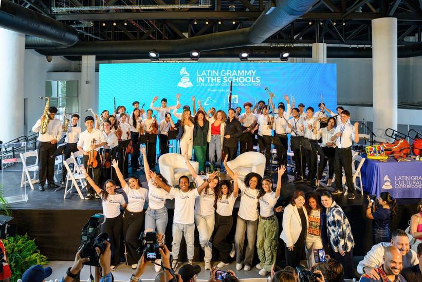 Erika Ender Se Une Al Programa Latin GRAMMY En Las Escuelas™ En Beneficio De La Ciudad De Las Artes En Panamá