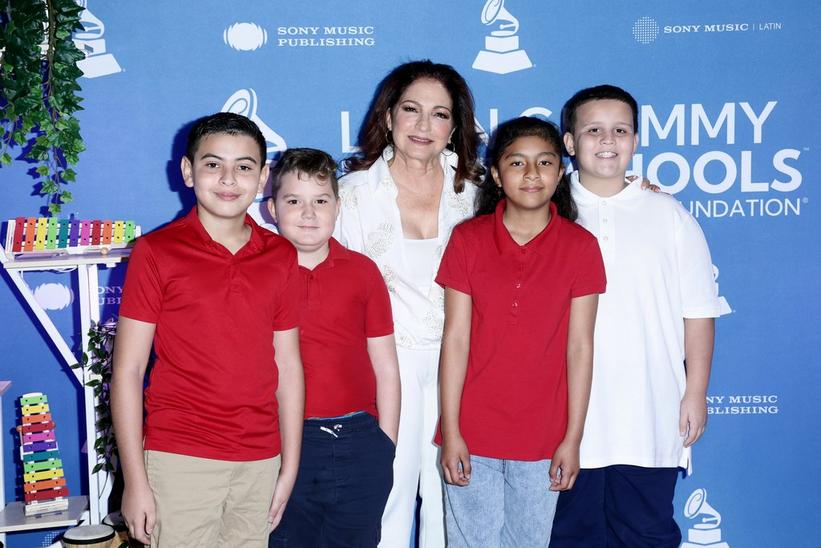 Gloria Estefan Se Une Ao Latin GRAMMY Nas Escolas™ Em Benefício Da Escola Primária James H. Bright/JW Johnson Em Miami, Flórida