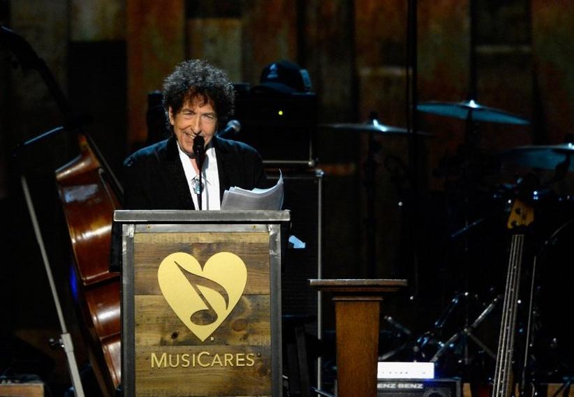 Bob Dylan headed to Sweden to accept Nobel Prize