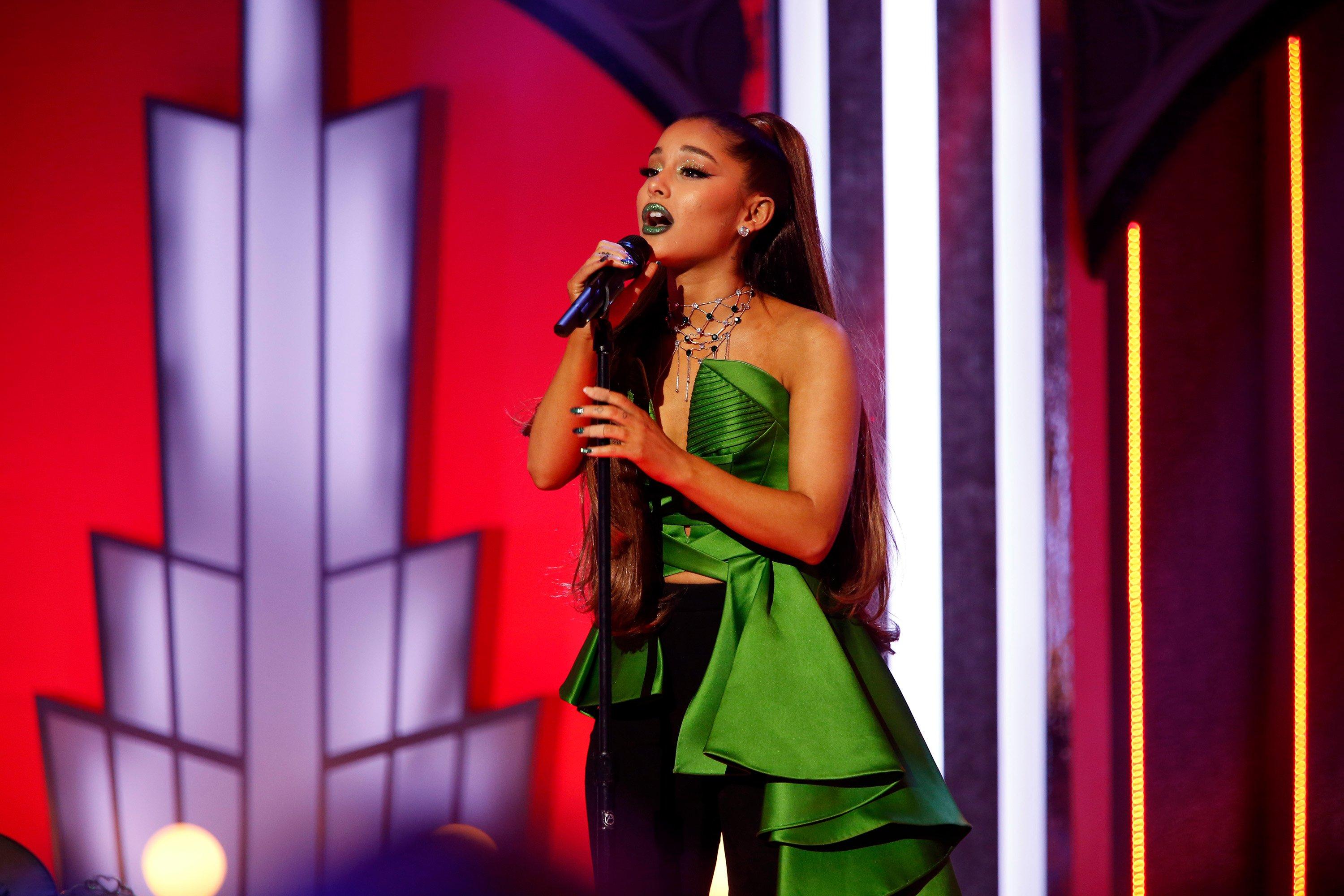 Ariana Grande 2018 Wicked performance