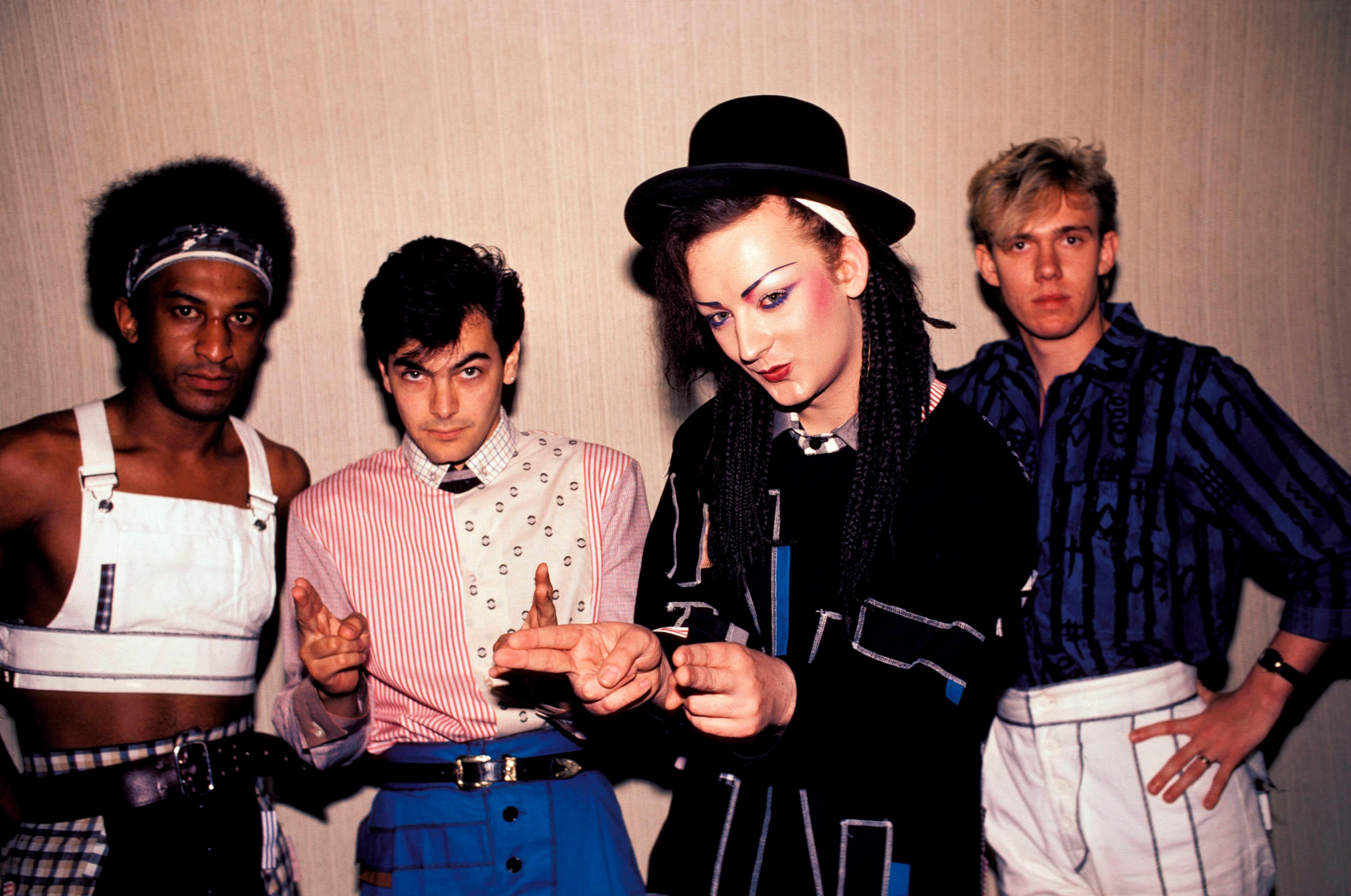 Culture Club - Karma Chameleon (Official Music Video) 