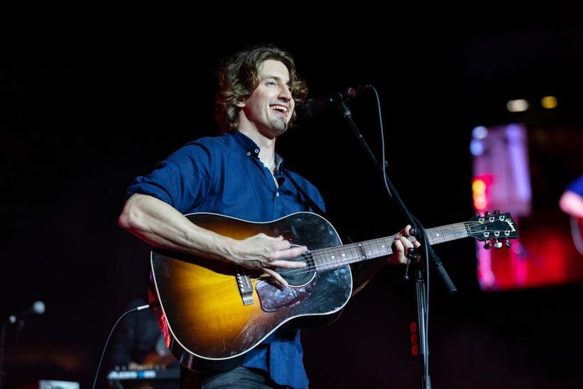 Tracking The Rise Of Singer Dean Lewis Through Sync: From "Riverdale" To "Grey's Anatomy"
