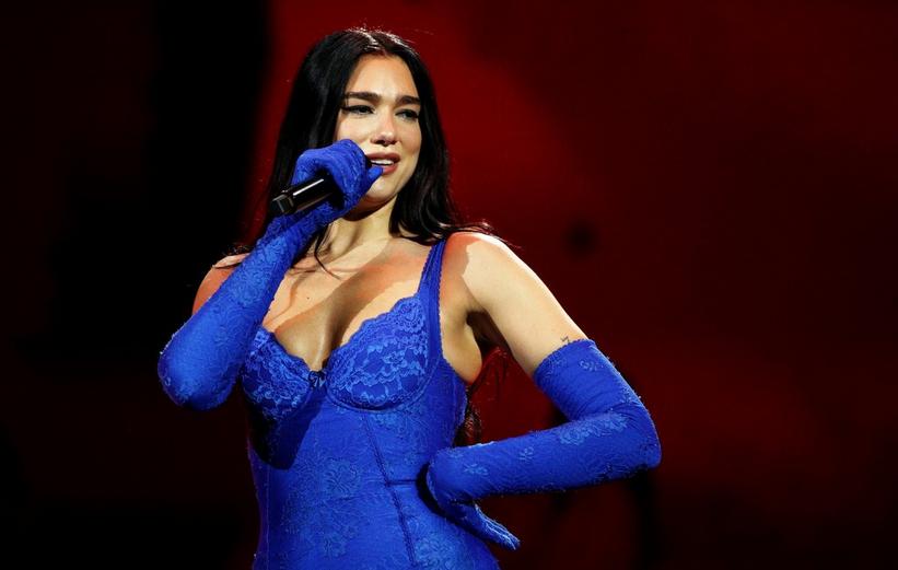 https://i8.amplience.net/i/naras/Dua-Lipa-GettyImages-1439957651.jpg?w=821&sm=c