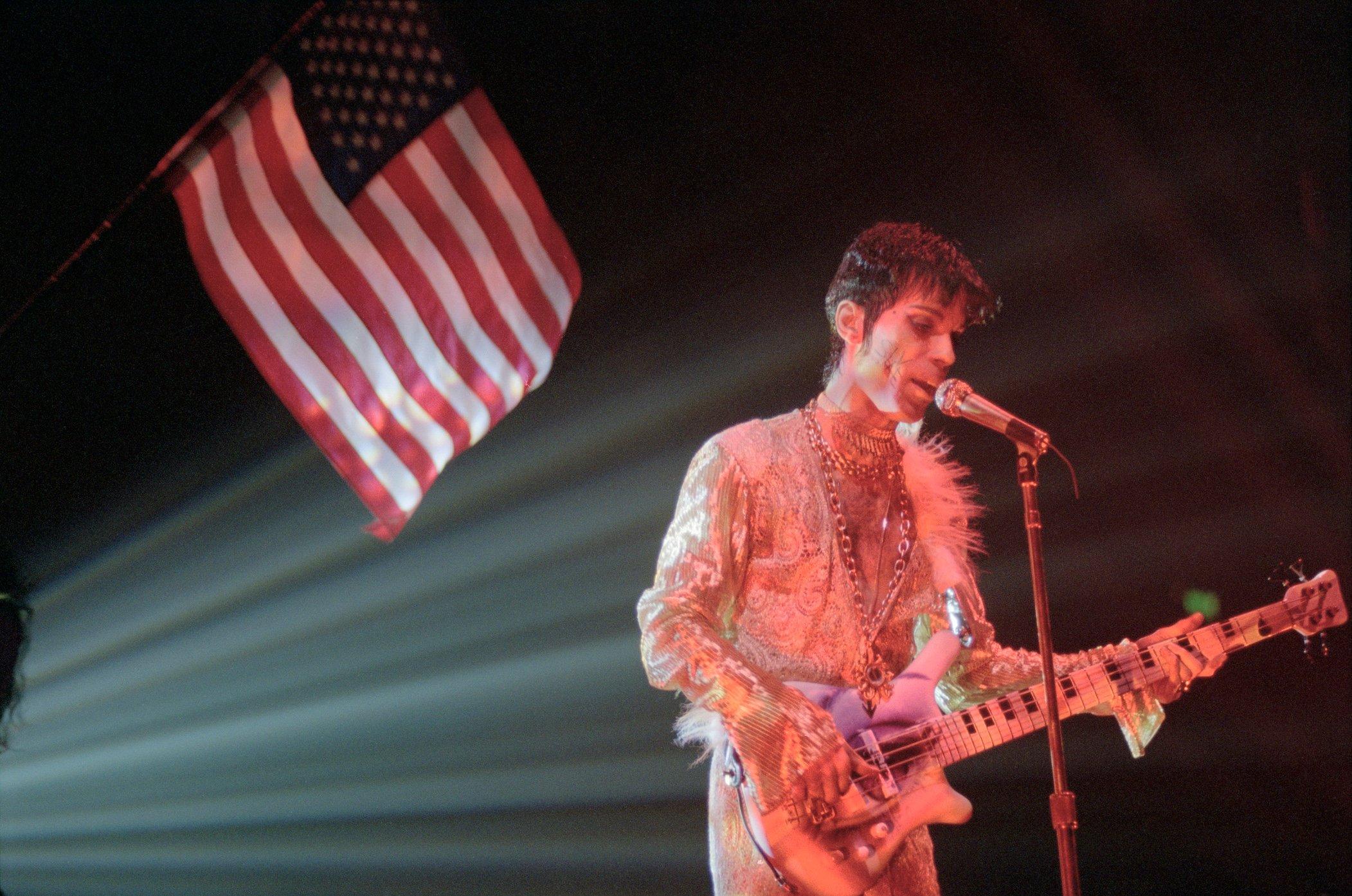 Prince performing in 1995