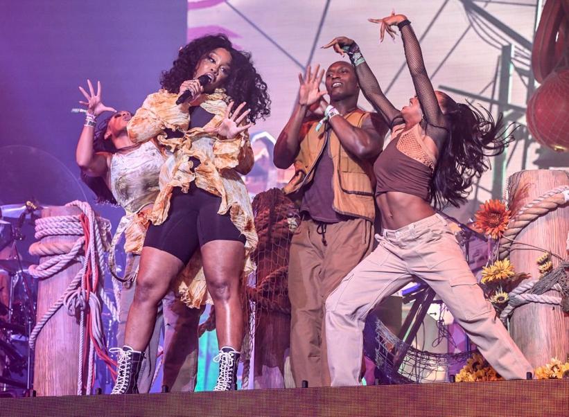 Outside Lands 2022: SZA Takes Control & Makes Waves In Nostalgic, Dance-Filled Performance