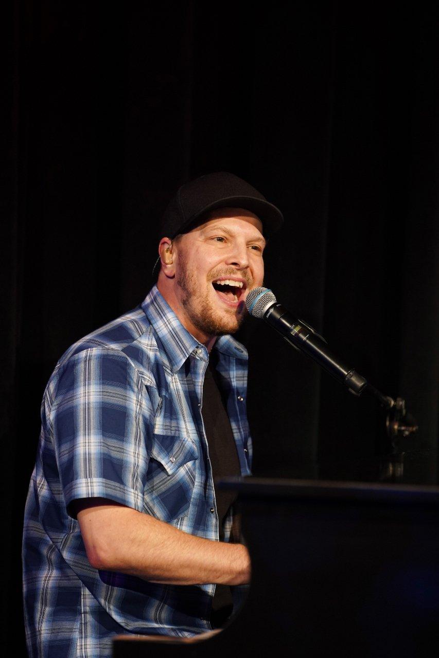 GavinDeGrawEmbed