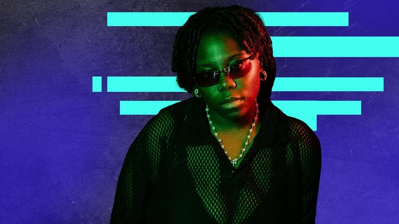 Global Spin: Teni Asks For "No Days Off" In This Energetic Live Performance