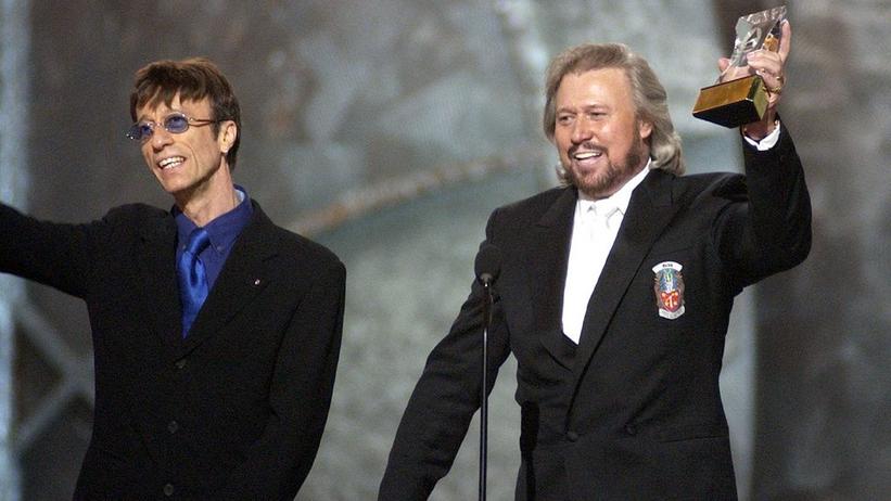 Beegees Outdoor Sex Videos - GRAMMY Rewind: Bee Gees' Robin & Barry Gibb Pay Tribute To Late Brother  Maurice As They