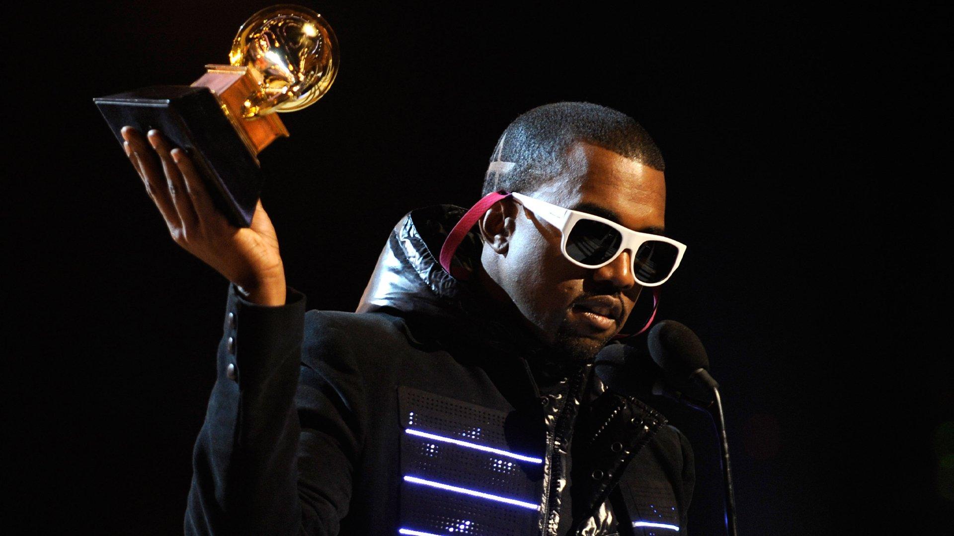 GRAMMY Rewind Watch Kanye West Honor His Late Mother As He Wins Best