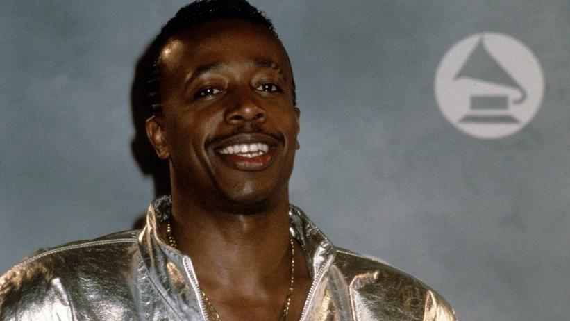 GRAMMY Rewind: MC Hammer Accepts A GRAMMY For "U Can't Touch This" With Gratitude, Faith & Patriotism On His Mind In 1991