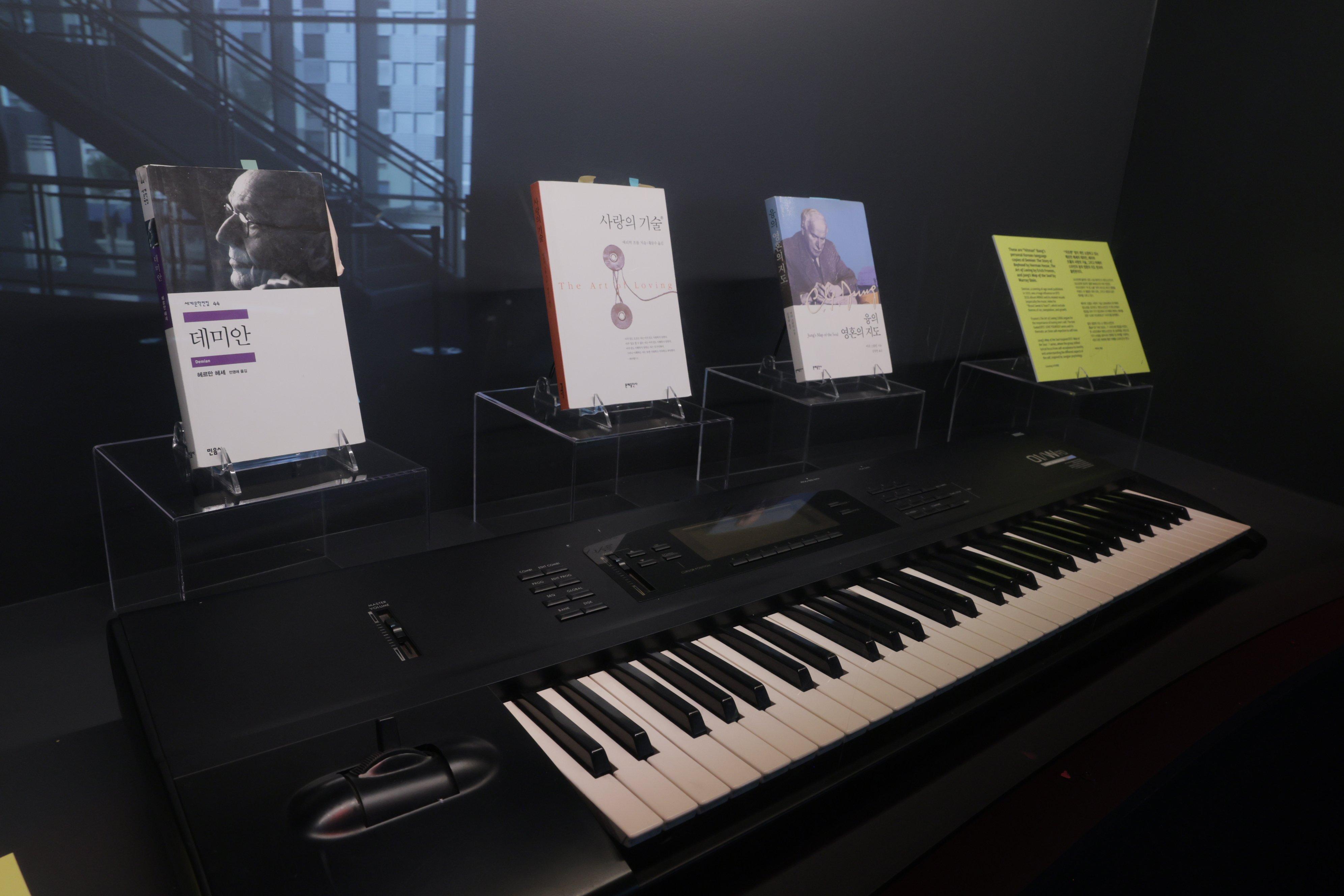 Keyboard piano at GRAMMY Museum's Exhibit
