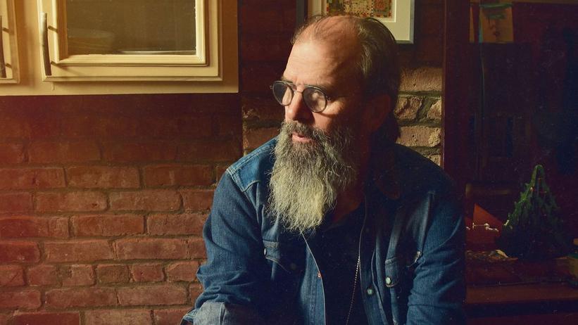 It Goes To 11: Steve Earle Marvels Over His 1935 Martin D-28, A Guitar That Chris Stapleton Inadvertently Pushed Him To Buy