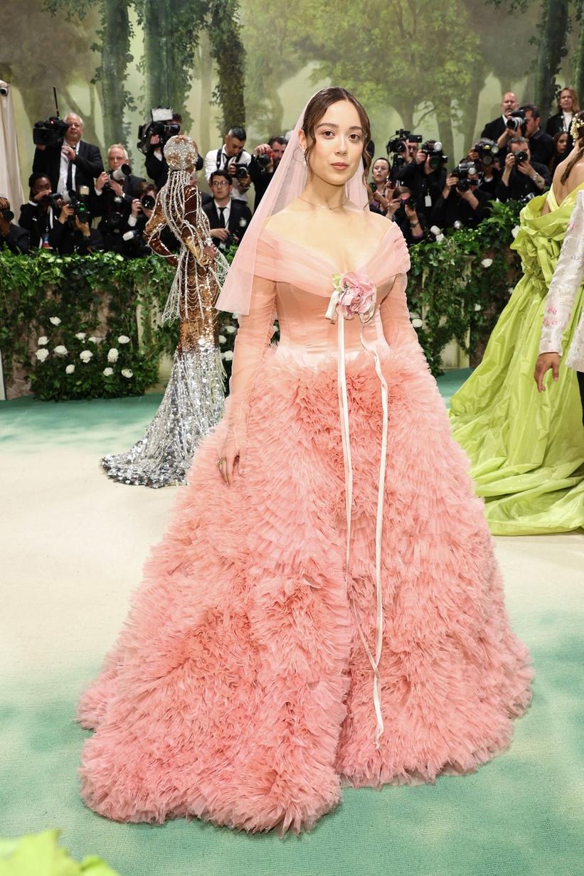 Laufey at the 2024 Met Gala