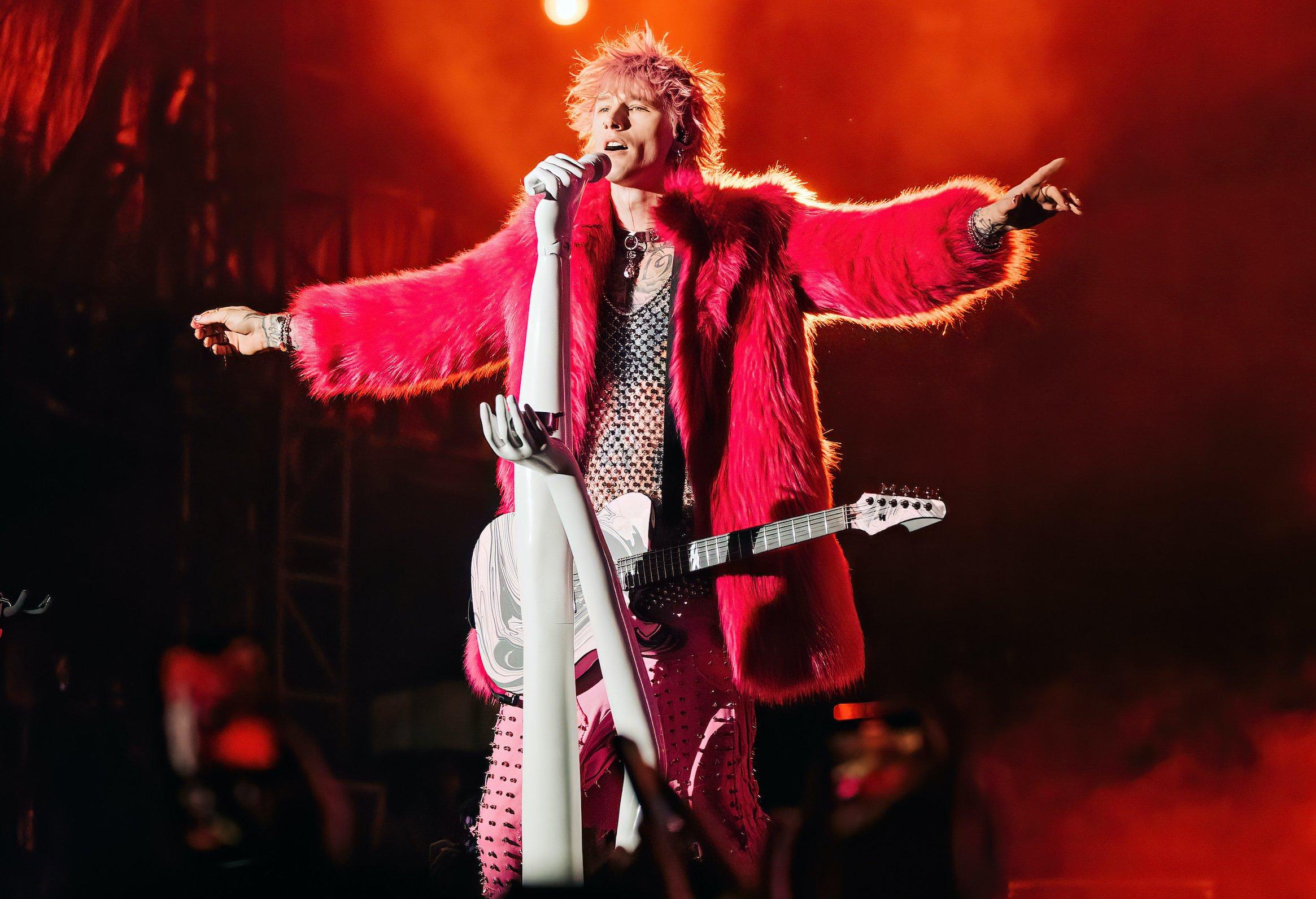 Machine Gun Kelly Returns Home: 7 Highlights From His Biggest Cleveland  Show Yet