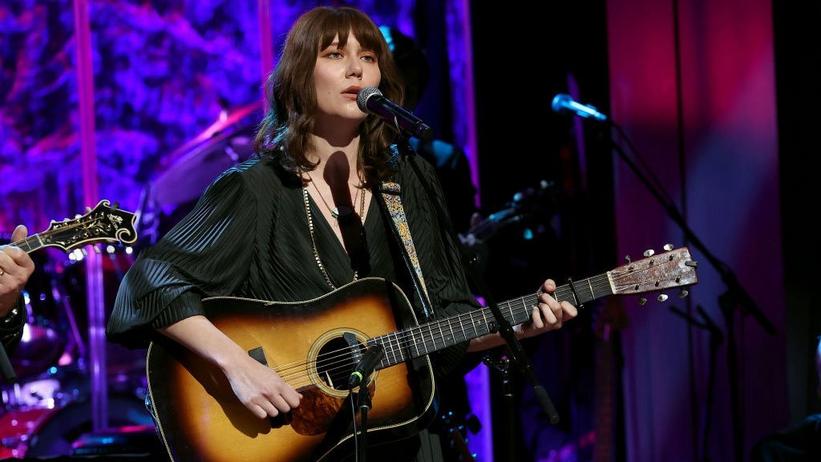 How Bluegrass Trailblazer Molly Tuttle Embraced Her Quirks & Vulnerabilities On The Highly Collaborative 'Crooked Tree'