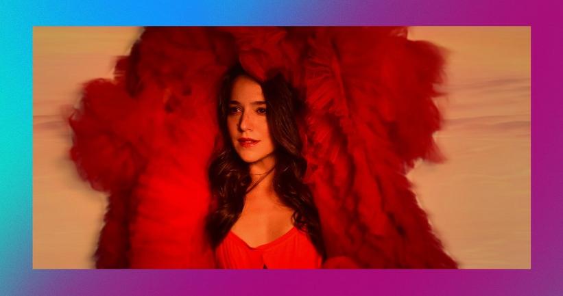 Positive Vibes Only: HAPPIE Exudes Vintage Jazz Vibes In Her Sparkling Performance Of "Hallelujah"