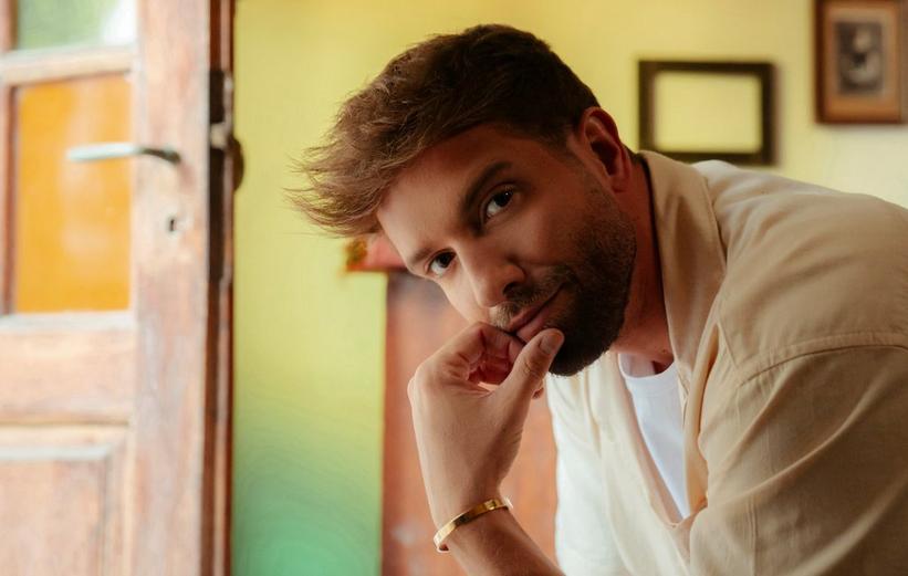 Pablo Alborán Celebrates Joy & Freedom On 'La Cuarta Hoja': I Didn't Have  Any Shame In Daring To Do What I Wanted