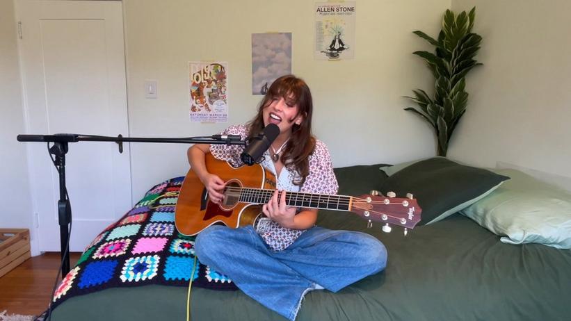 Press Play: Lindsey Lomis Delivers A Stripped-Down Performance Of Her New Single, "Outta Sight (On My Mind)"