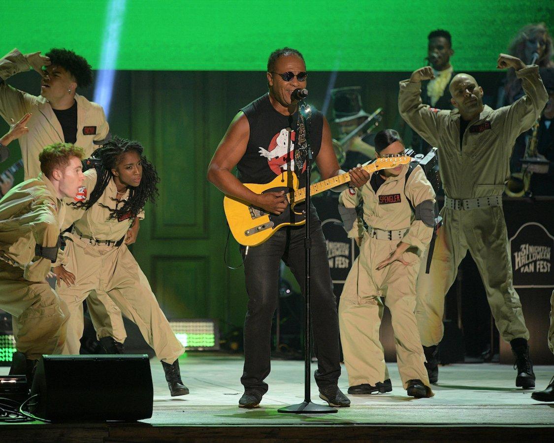 Ray Parker Jr performing "Ghostbusters" in 2019