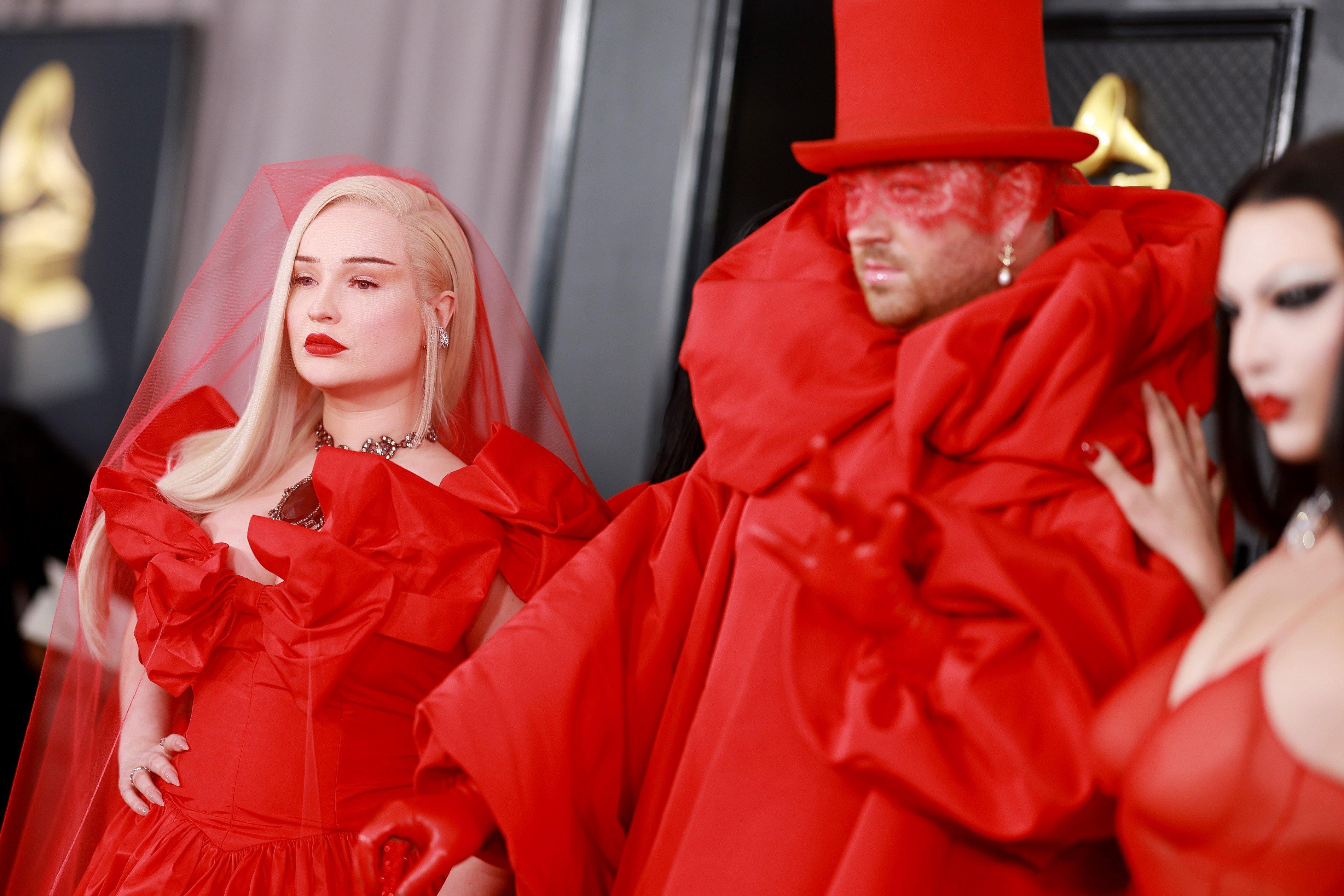 Sam Smith & Kim Petras Stun In All-Red Drama On The GRAMMYs Red Carpet | 2023 GRAMMYs | GRAMMY.com