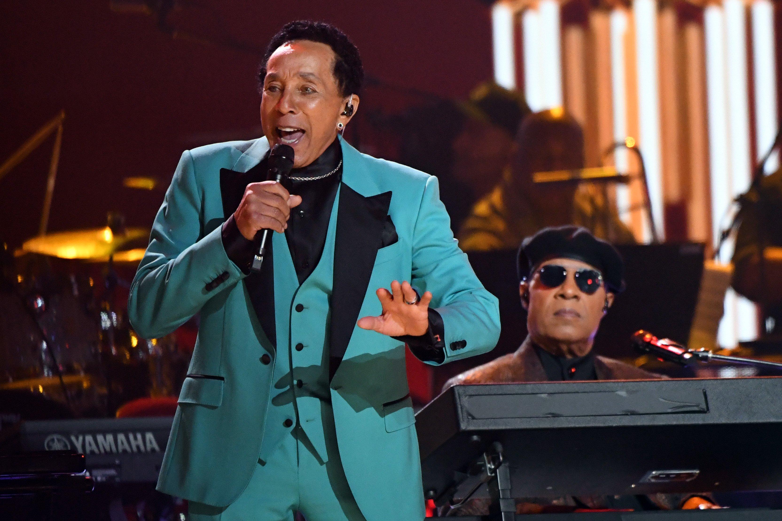 Watch Stevie Wonder & Smokey Robinson Pay Tribute To Motown With A