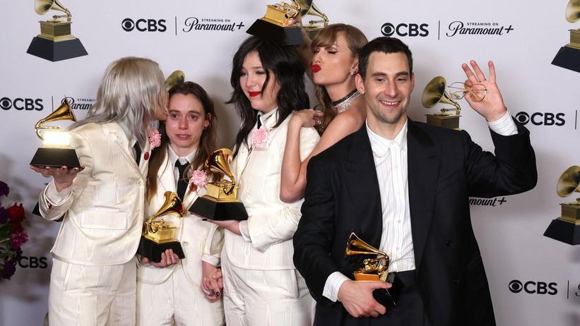 Taylor Swift and Jack Antonoff with boygenius backstage 2024 GRAMMYs