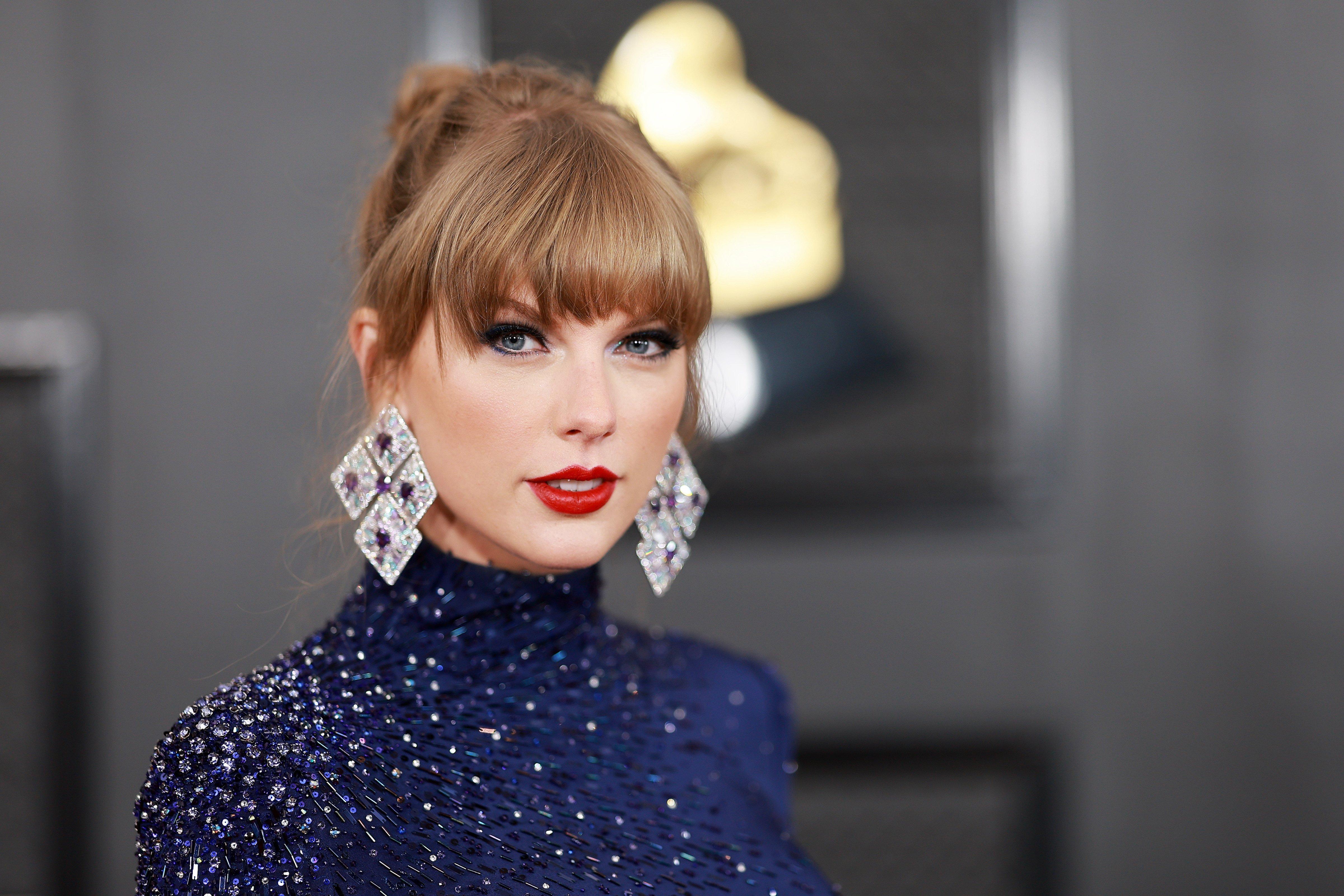 4800px x 3200px - Taylor Swift Makes GRAMMY History (Again) With Best Music Video Win For  \