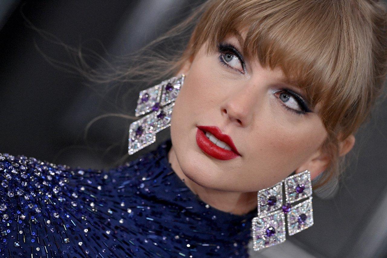 Tying it All Together: Reflections on Taylor Swift's “invisible