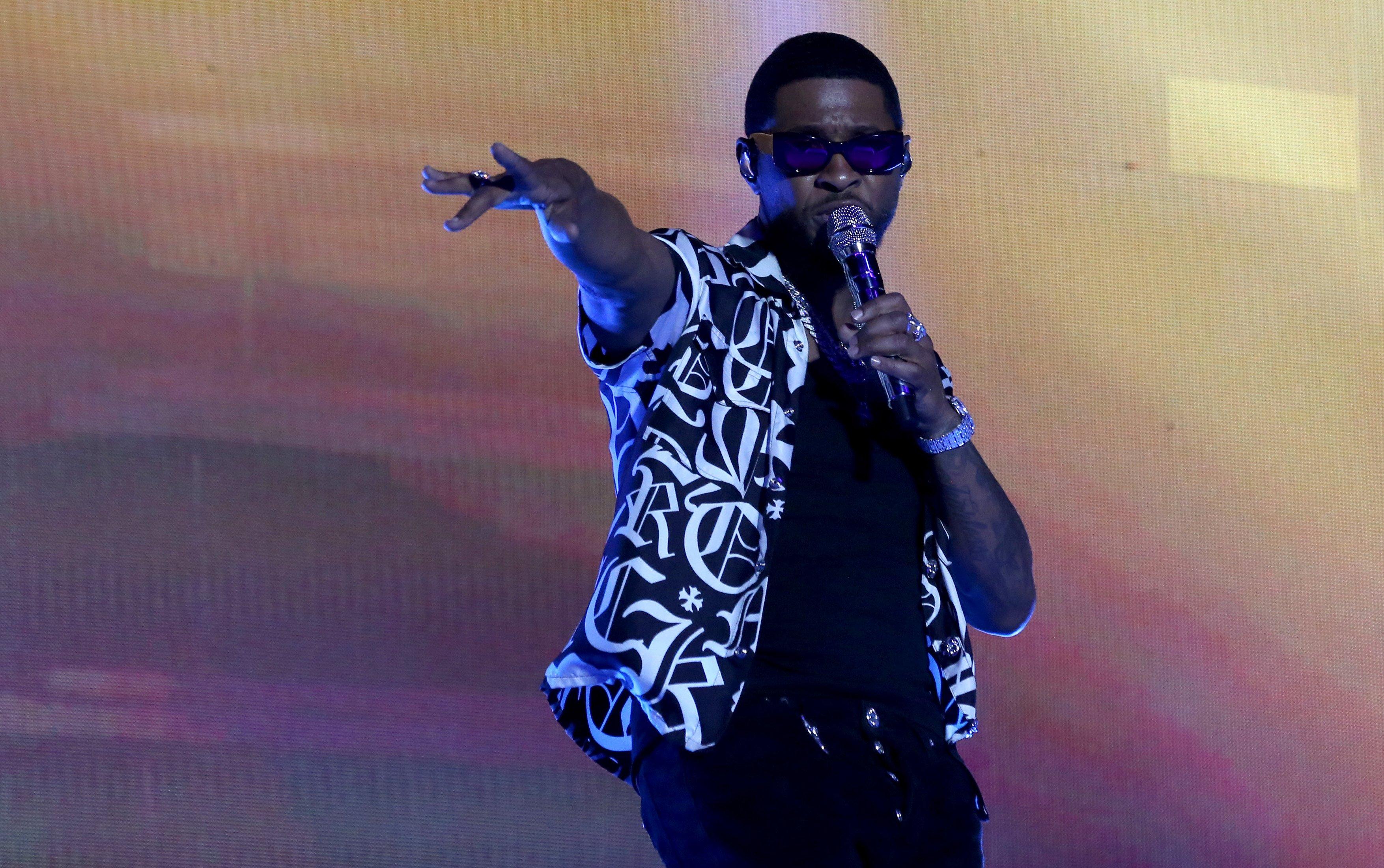 Usher performing in 2022