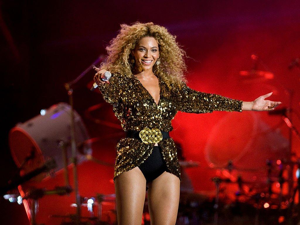Beyoncé headlines Glastonbury 2011