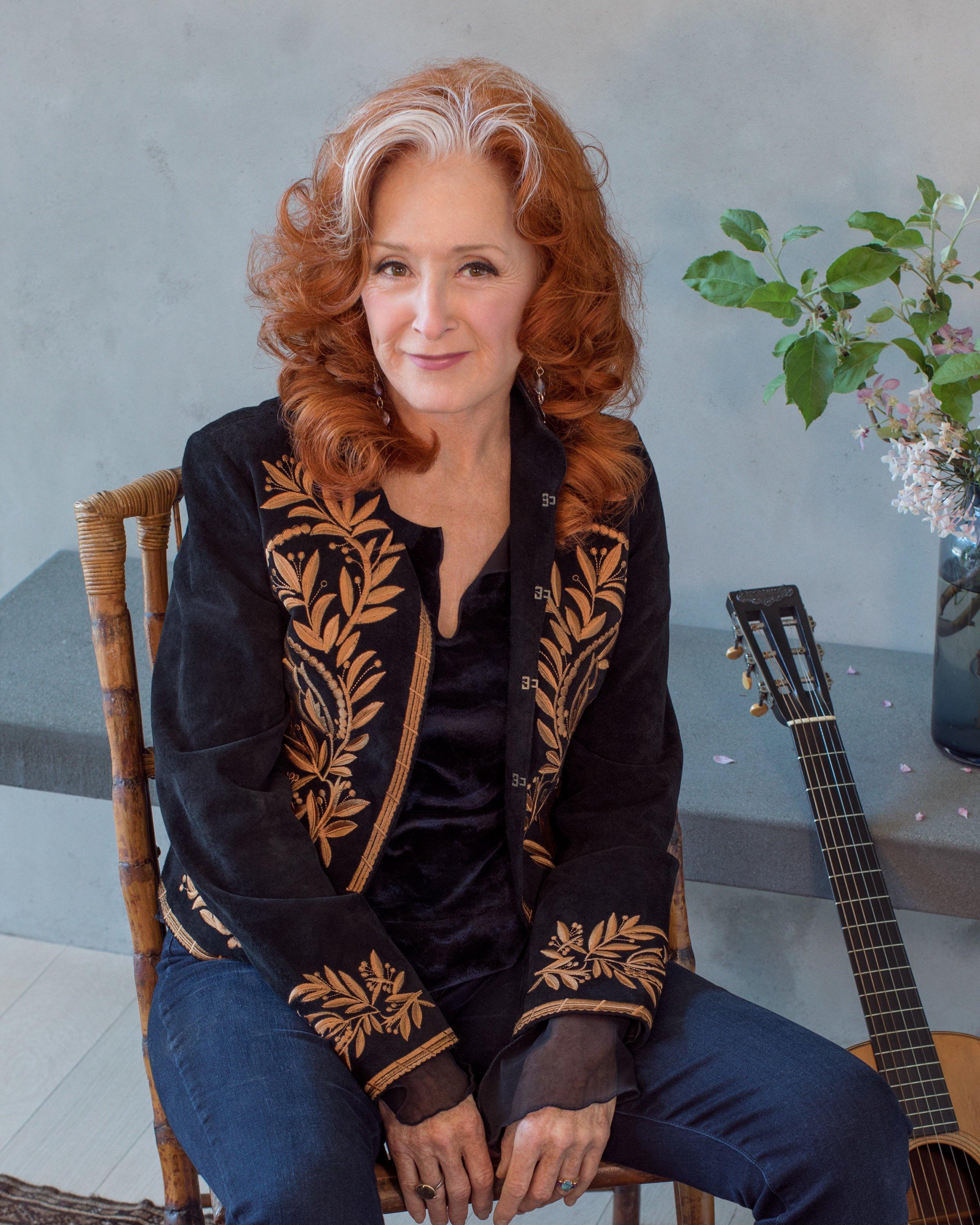 Watch Bonnie Raitt Win Song Of The Year For Just Like That