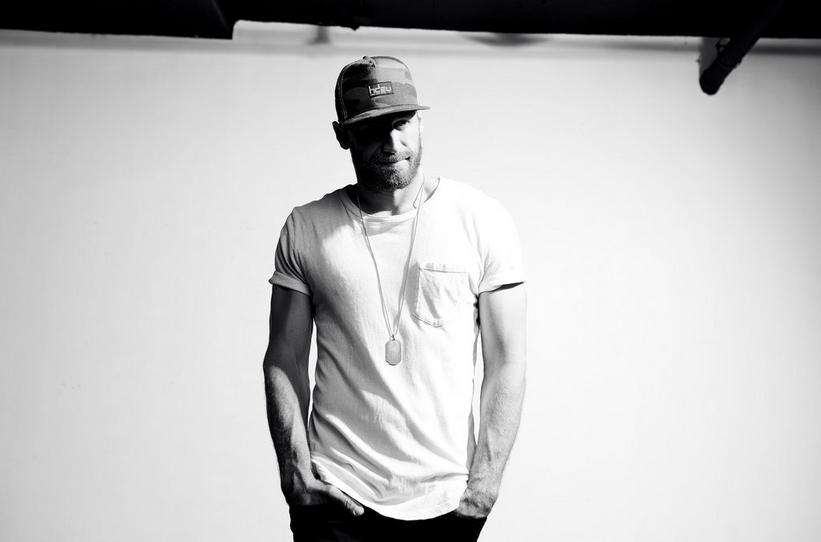 Black T-shirt of Eminem in Eminem - Not Afraid (Official Video