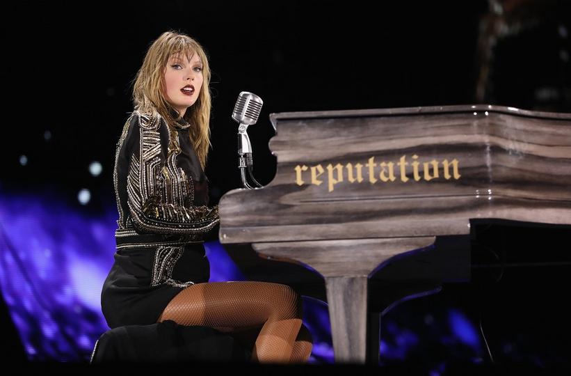 Taylor Swift Breaks Own Tour Record With Sold-Out Reputation