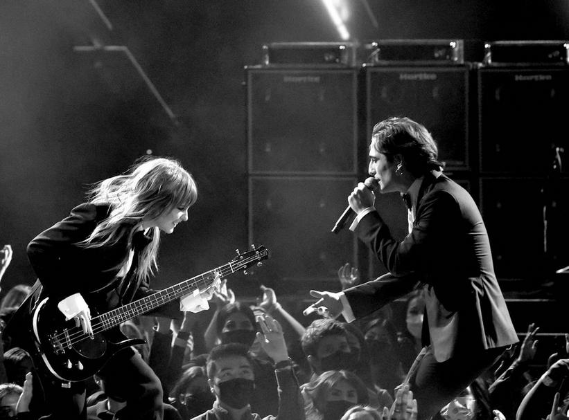 A Brutally Honest Review of The Strokes New Year's Eve Concert – WHUS Radio