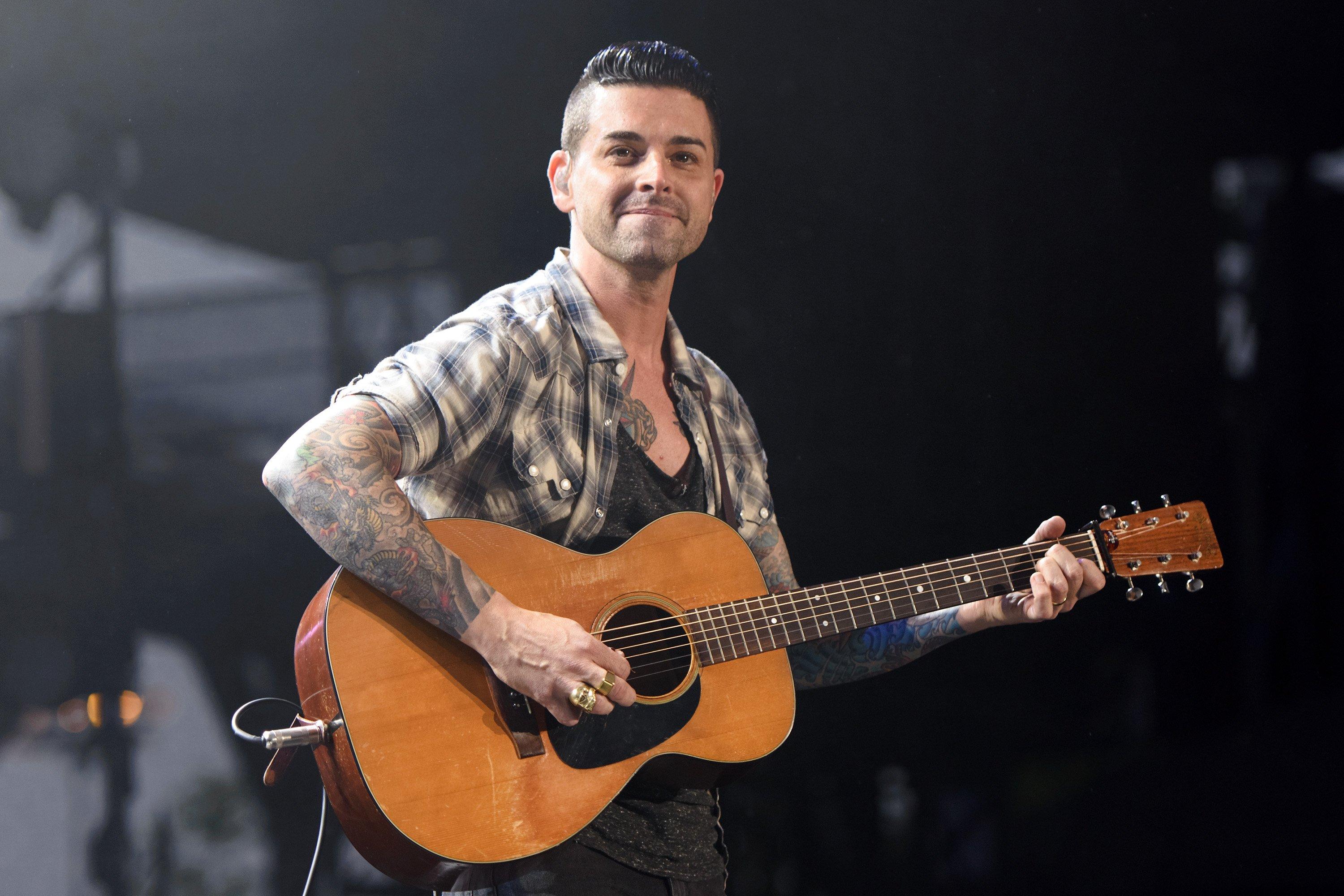 Dashboard Confessional perform in 2015