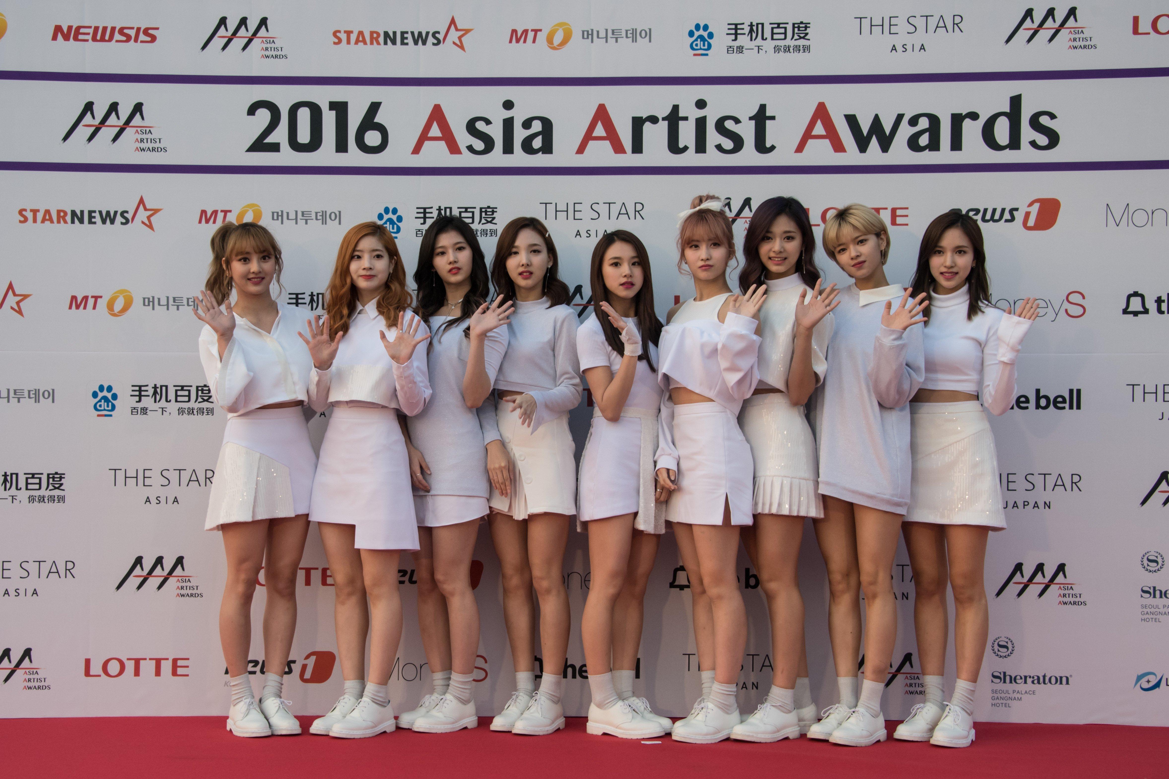 Korean pop group Twice in 2016