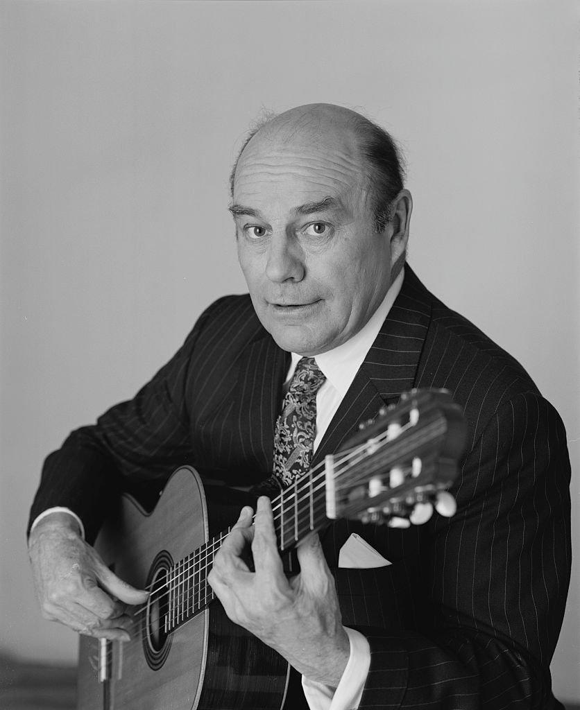 Julian Bream, GRAMMY-winning Classical Guitar and Lute Master, Dies At 87