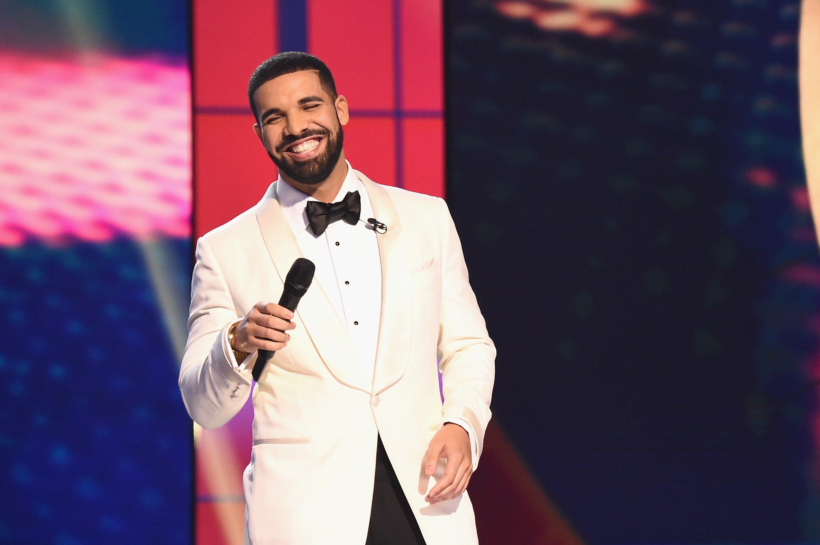 Drake hosts the 2017 NBA Awards Live