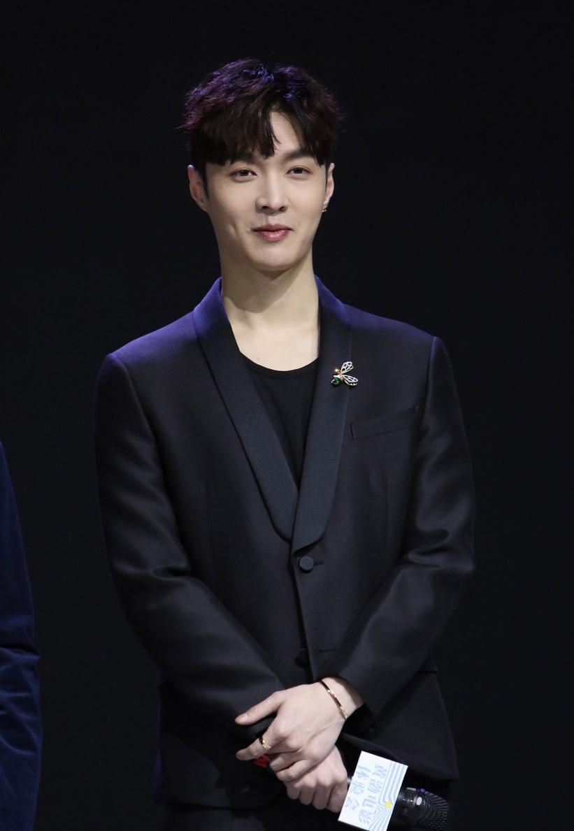 LAY ZHANG WITH A TOTAL LOOK FRENCH DEAL - FRENCH DEAL