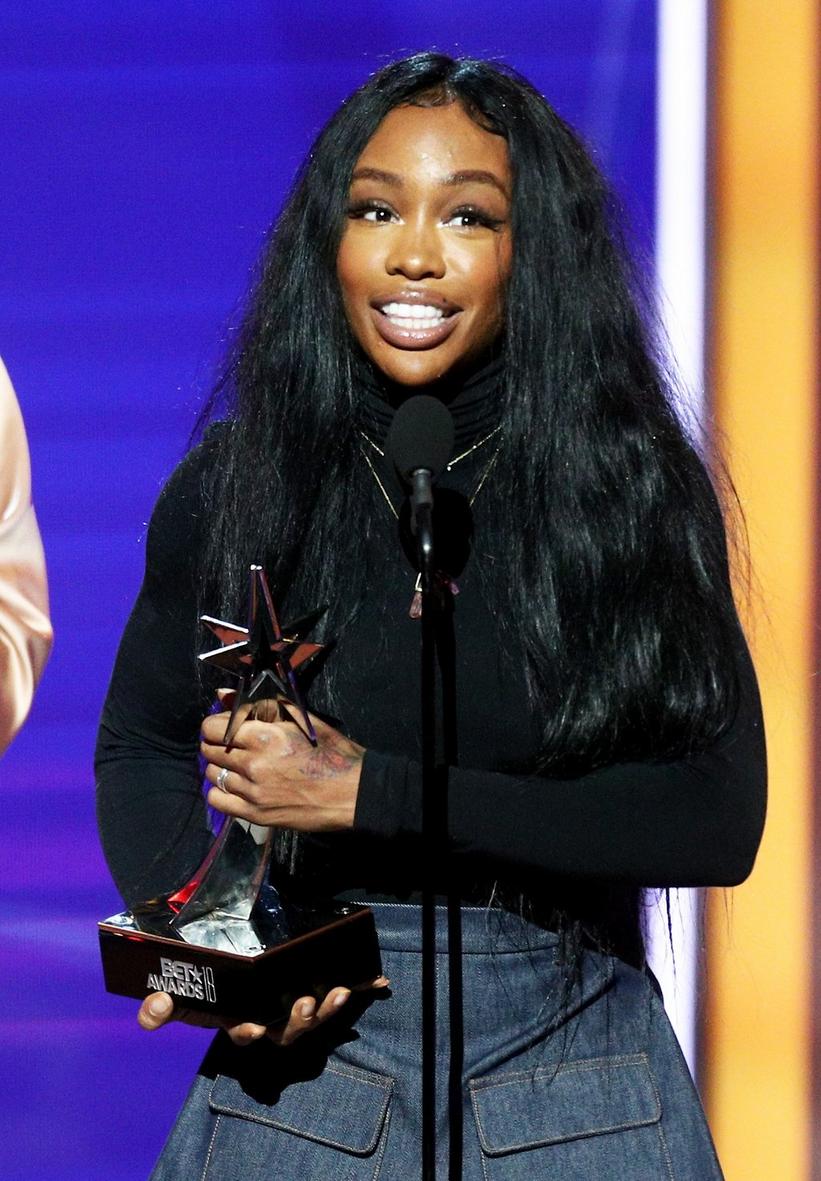 SZA with Kendrick Lamar on the red carpet for the 58th Grammy