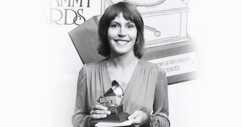 GRAMMY Rewind: Watch Helen Reddy Accept A GRAMMY For "I Am Woman" In 1973