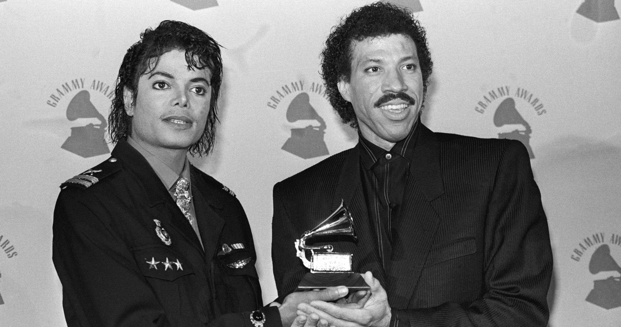 Michael Jackson (L) & Lionel Richie (R) at the 1986 GRAMMYs