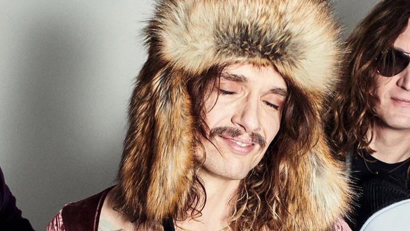 Herbal Tea & White Sofas: Watch The Darkness' Justin Hawkins Explain His Backstage Proclivity For Ginger