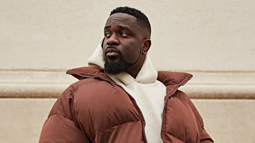 Herbal Tea & White Sofas: How Sarkodie Unwinds Backstage With An Impressive Assortment Of Juices