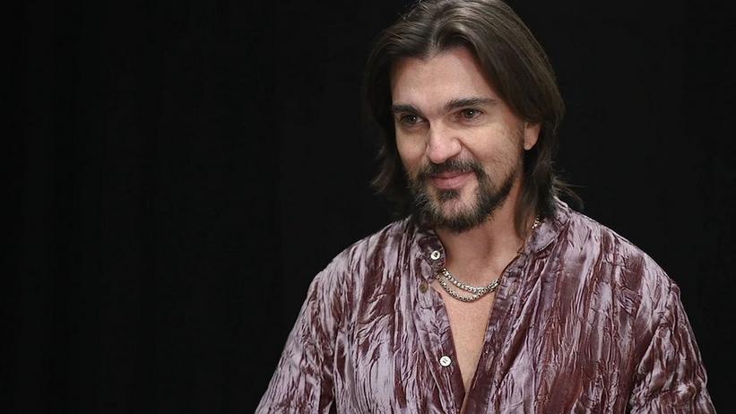 Juanes Takes Us Back To "1999" In Prince's Honor At "Let's Go Crazy: The GRAMMY Salute To Prince"